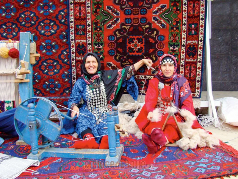 ДАГЕСТАН.  Дагестанские ковры –  отдельный видсамобытного искусства