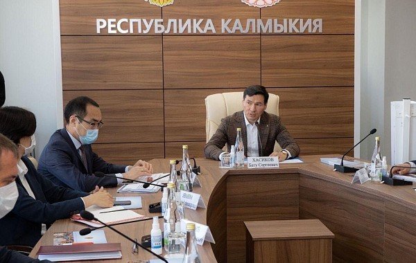 КАЛМЫКИЯ. Глава Калмыкии Бату Хасиков провел совещание по развитию инвестиционной привлекательности