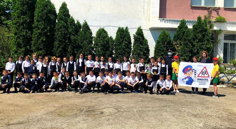 КБР. Автоинспекторы Кабардино-Балкарии организовали квест-игру по ПДД для школьников
