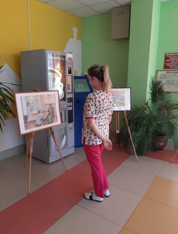 КЧР. Передвижная выставка «Слава добрым докторам» представлена в Черкесской городской детской больнице ​