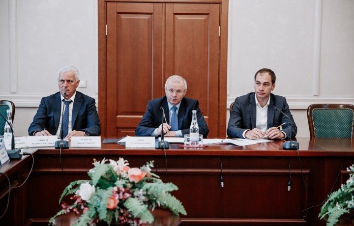 КЧР. Премьер-министр КЧР Аслан Озов провел заседания Правительства Карачаево-Черкесии