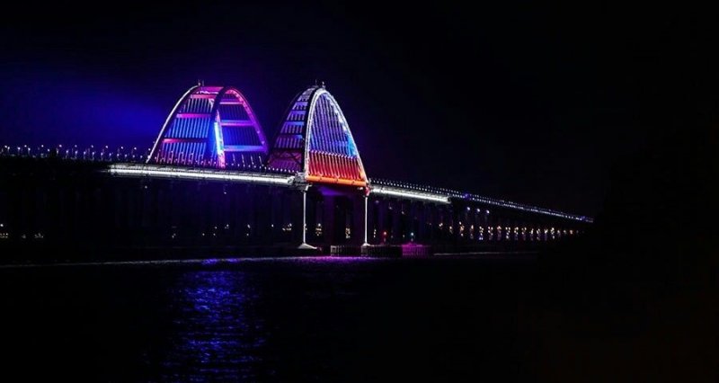 КРЫМ. Крымский мост оснастили модернизированной художественной подсветкой