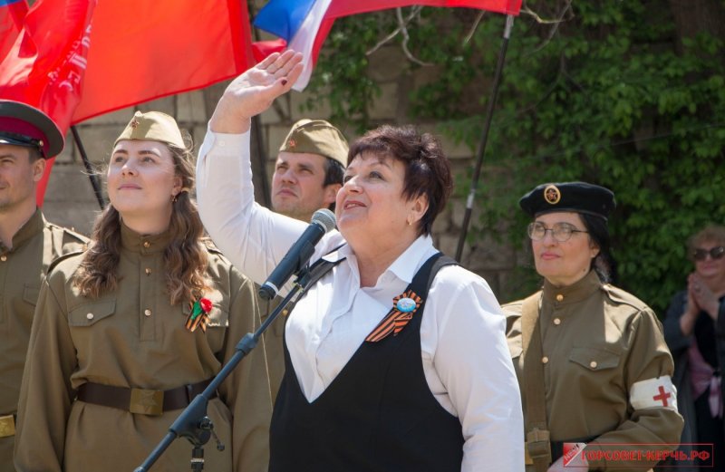 КРЫМ. Персональный парад Победы прошел под окнами ветерана Нины ГЕРАСИМЕНКО