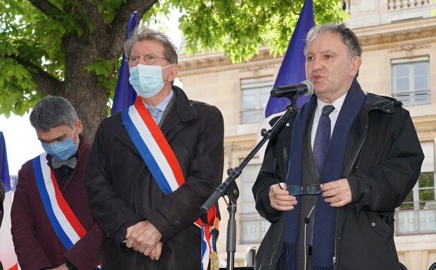Протестующие у Национального собрания Франции требуют вывода азербайджанских войск из Армении и освобождения военнопленных