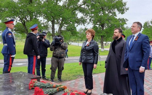 РОСТОВ. Памятный знак «Населенный пункт воинской доблести» открыт в станице Старочеркасской
