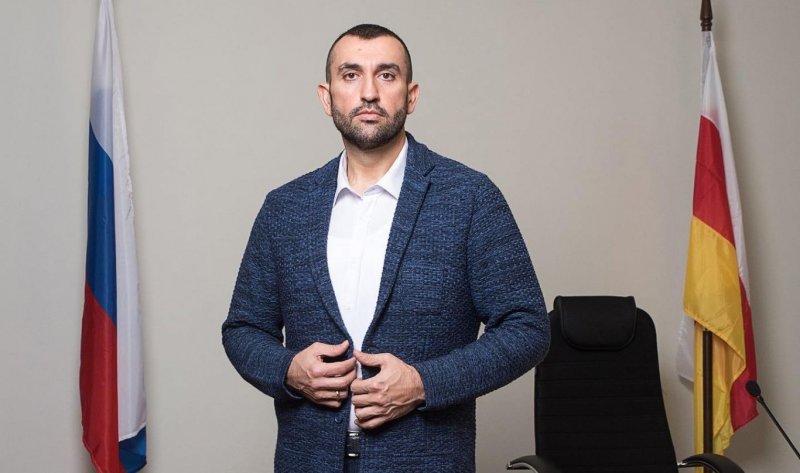 С. ОСЕТИЯ. Поздравление Алана Салбиева с Днем связи