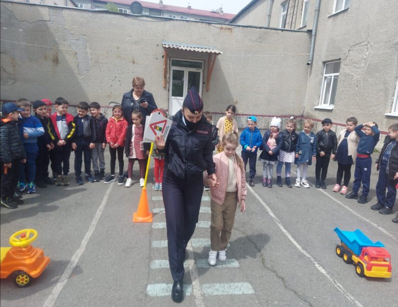 С. ОСЕТИЯ. В Пригородном районе проведена беседа в игровой форме с дошколятами