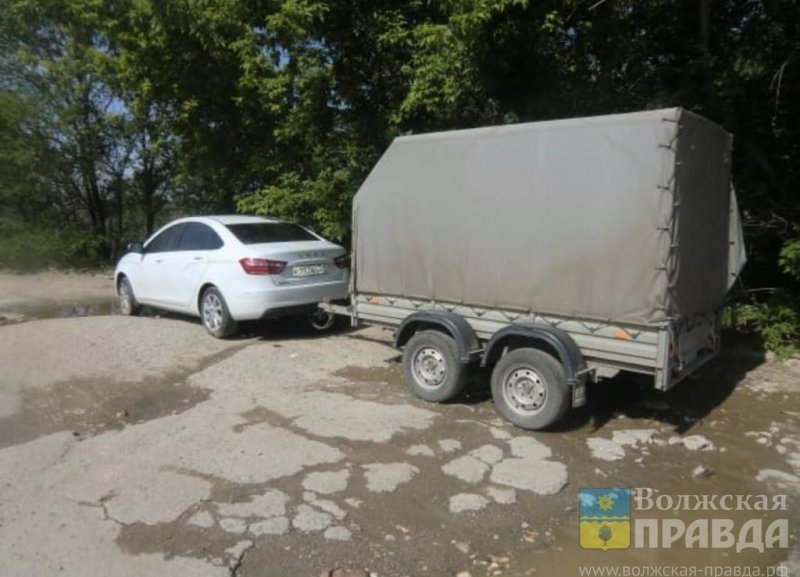 ВОЛГОГРАД. В Волгограде у строительной базы обнаружен автомобиль с двумя трупами