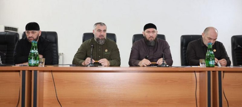 ЧЕЧНЯ. Шарип Делимханов провёл совещание в 8-м секторе Чеченской Республики.