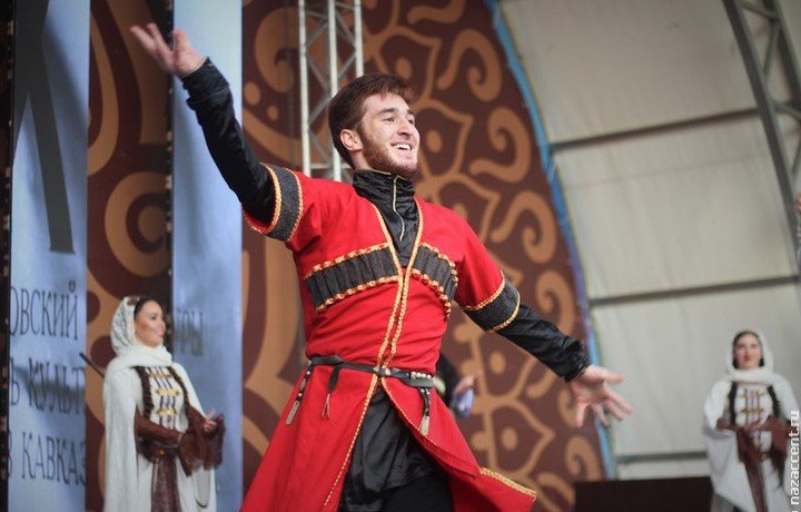 ЧЕЧНЯ. Чеченские и дагестанские танцоры выступят во Вьетнаме и странах Африки