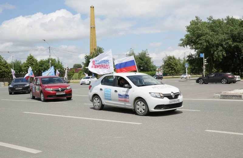 ЧЕЧНЯ. Молодогвардейцы провели автопробег ко Дню России