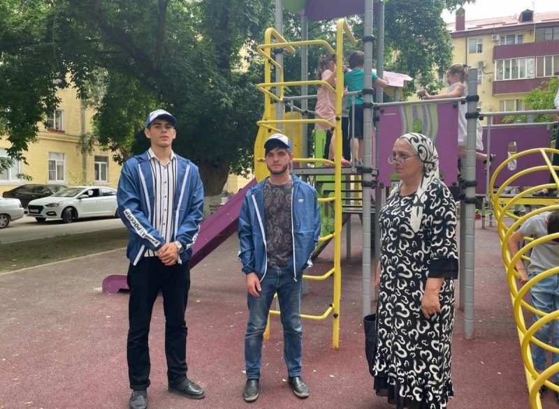 ЧЕЧНЯ. Партийцы «Единой России» проверили состояние детских и спортивных площадок в Шейх-Мансуровском районе Грозного