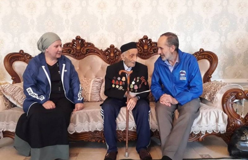 ЧЕЧНЯ. Председатель Парламента ЧР поздравил ветерана Великой Отечественной войны Юнуса Абдулшаидова со 100-летним юбилеем
