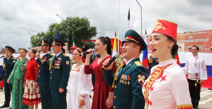 ЧЕЧНЯ. Военнослужащие и сотрудники Росгвардии приняли участие в литературно-музыкальной композиции «С праздником страна!»