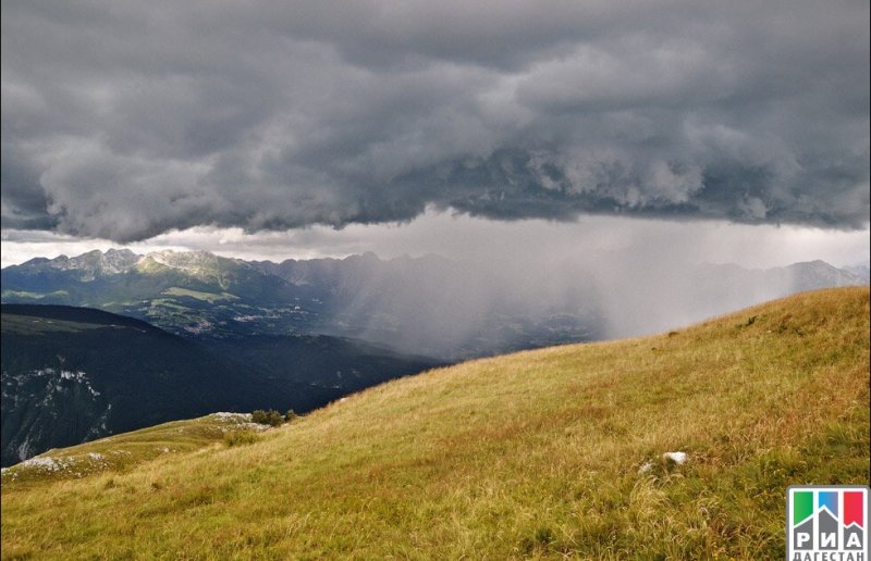ДАГЕСТАН. В предгорных, горных и низменных районах Дагестана ожидается сильный дождь с грозой