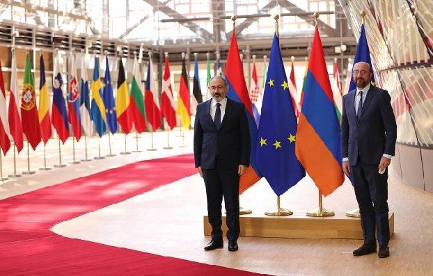 ЕС поддерживает Армению, способствуя эффективному осуществлению глубоких реформ: Шарль Мишель Николу Пашиняну