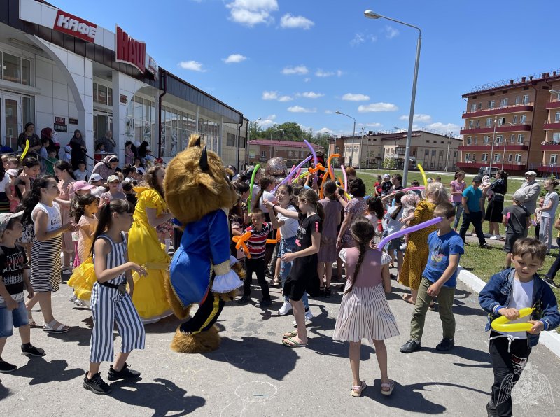 ИНГУШЕТИЯ. Росгвардейцы Ингушетии организовали детский праздник для жителей военного городка