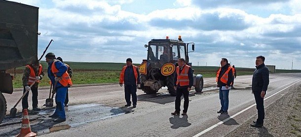 КАЛМЫКИЯ. На трассе Элиста-Арзгир-Минводы ликвидированы аварийно-опасные ямы
