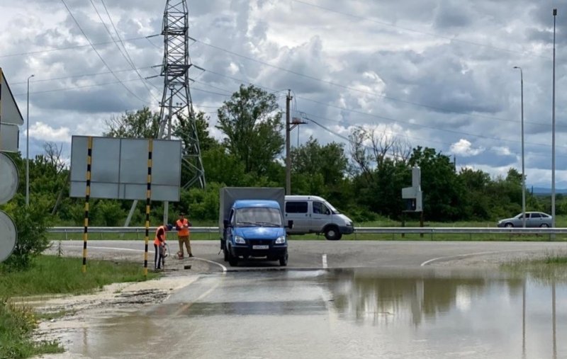 КБР. В Кабардино-Балкарии после дождей подтопило несколько дорог
