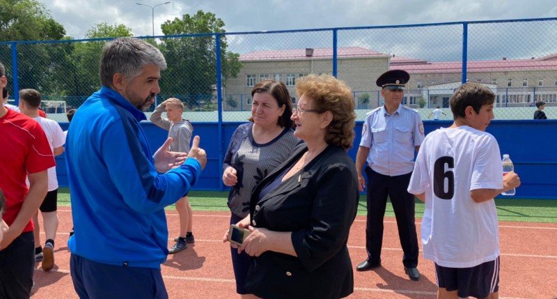 КЧР. В Карачаево-Черкесии состоялся дружеский турнир по дворовому футболу