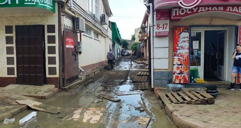 КРЫМ. Более 60 единиц техники дополнительно прибыло в Керчь для уборки после наводнения
