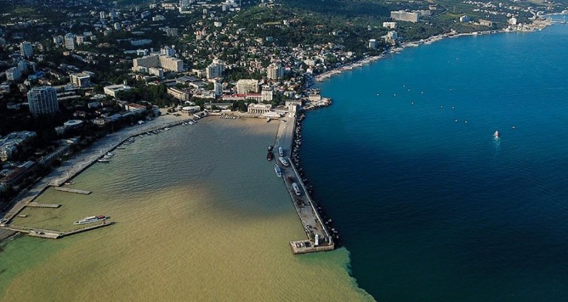 КРЫМ. Морское дно осталось обследовать на восьми пляжах в Ялте