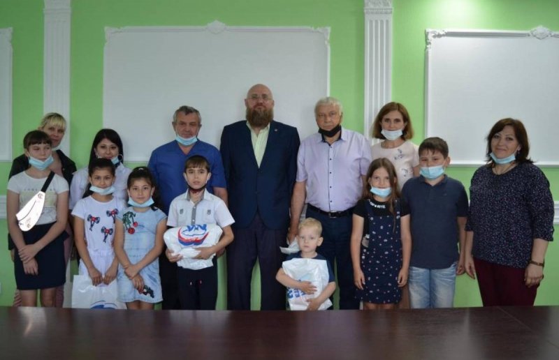 РОСТОВ. Акция «Помоги учиться дома» прошла в Матвеево-Курганском районе