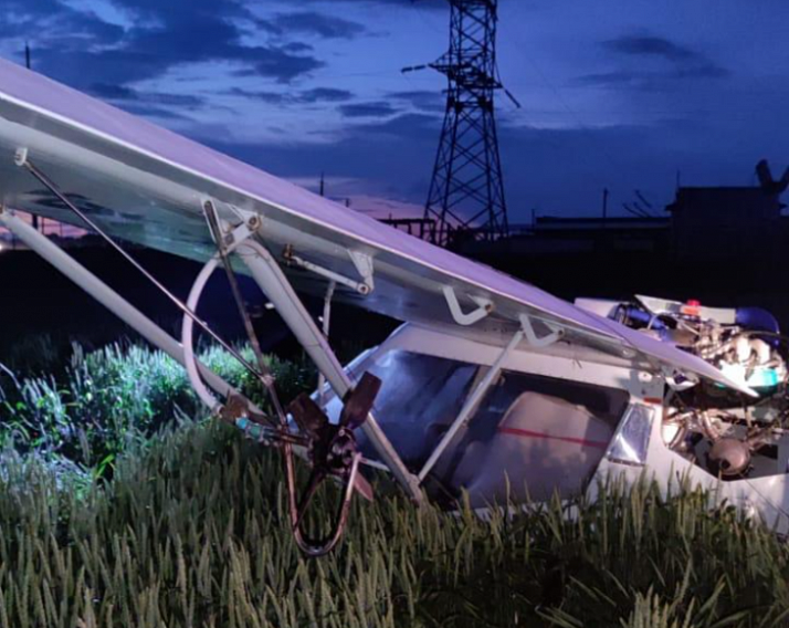 РОСТОВ. В Ростовской области при жесткой посадке легкомоторного самолета пострадал пилот