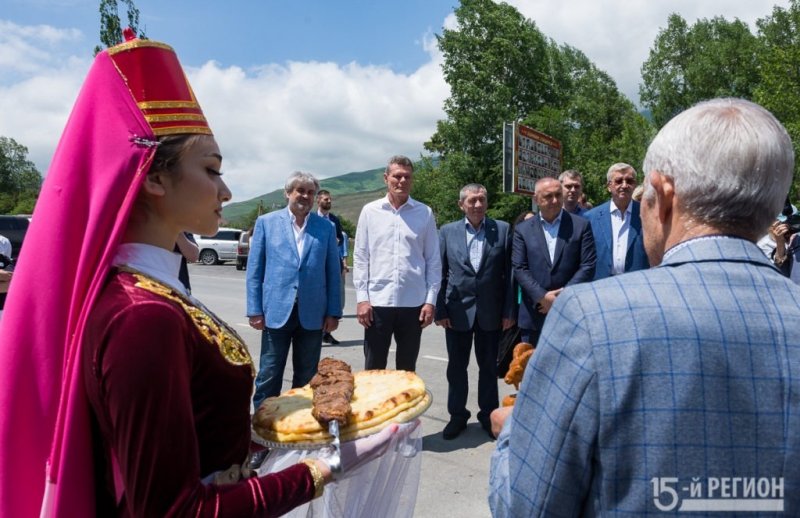 С. ОСЕТИЯ. В Даргавсе открыли самое высокогорное банковское отделение в России