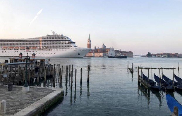 Венеция приняла первый с начала пандемии круизный лайнер