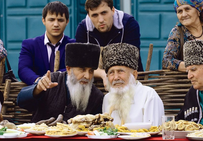 Уважение к старшим у чеченцев - Чеченские обычаи и традиции