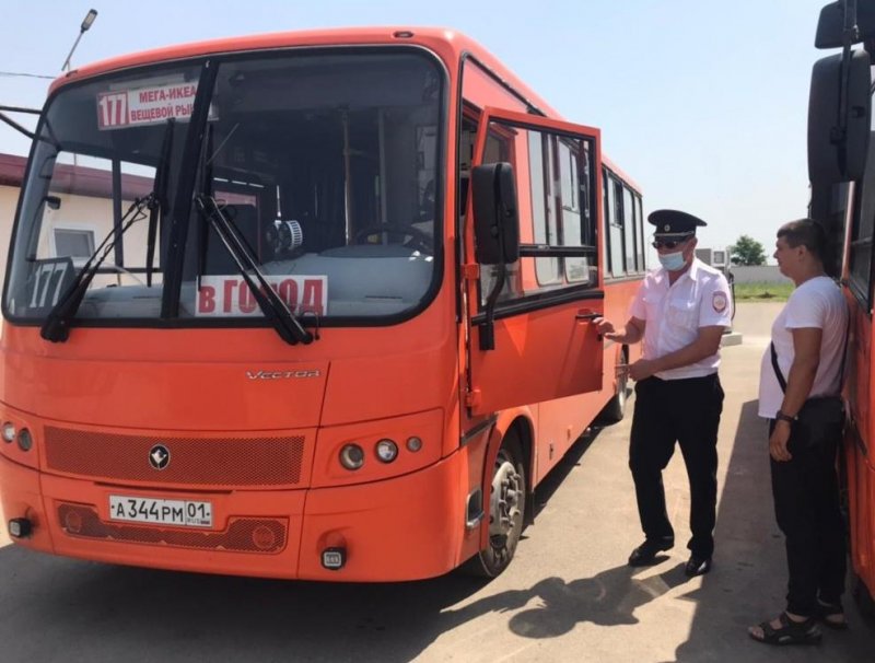 АДЫГЕЯ. Госавтоинспекторы в Адыгее провели профилактическое мероприятие по безопасности пассажирских перевозок