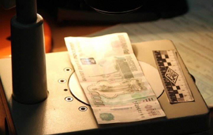 АДЫГЕЯ. В Адыгее банковские работники выявили две фальшивые купюры