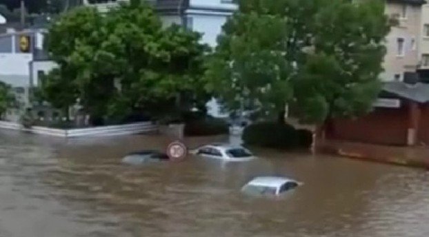 Более 1,3 тысячи человек пропали без вести и свыше 90 погибли из-за наводнений в Германии
