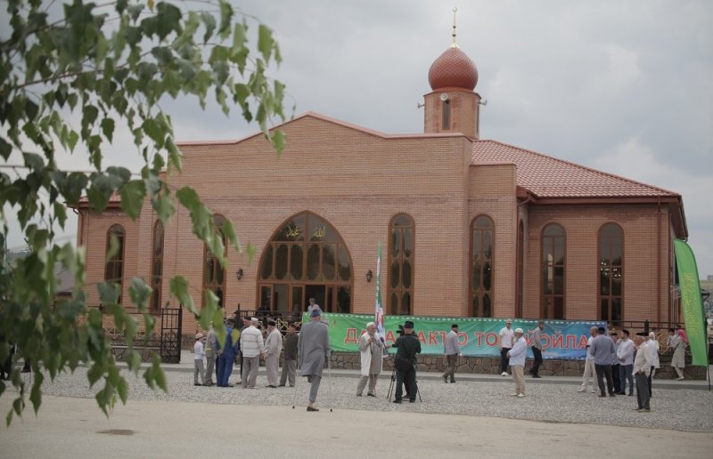 ЧЕЧНЯ. В поселке Красная Турбина в Грозном открылась мечеть на 1000 молящихся