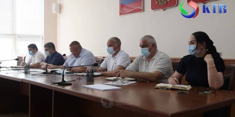 ДАГЕСТАН. Рабочая неделя в Администрации Каспийска началась с традиционного аппаратного совещания