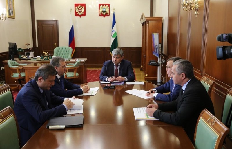 КБР. Глава КБР Казбек Коков провел рабочее заседание штаба по строительству и инфраструктурным проектам