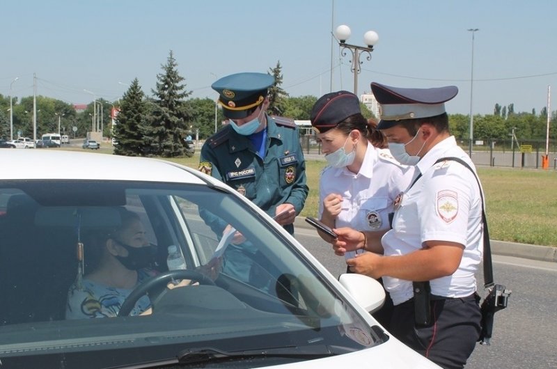 КБР. Сотрудники ГИБДД и МЧС призвали водителей быть внимательными на дорогах в условиях жаркой погоды