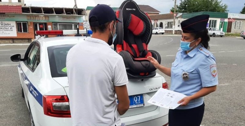 КБР. В Лескенском районе КБР автоинспекторы продолжают разъяснять водителям правила перевозки детей в салоне автомобиля