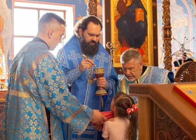 КЧР. Архиепископ Феофилакт удостоил юбиляра награды