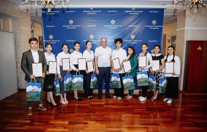 КЧР. В Карачаево-Черкесии 12 выпускников получили максимальные 100 баллов по результатам ЕГЭ