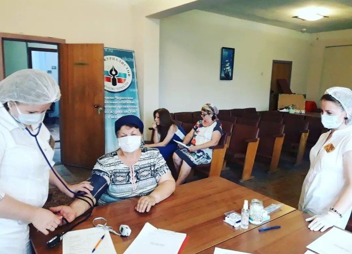 КЧР. В Карачаево-Черкесии от коронавируса привились журналисты региональных СМИ