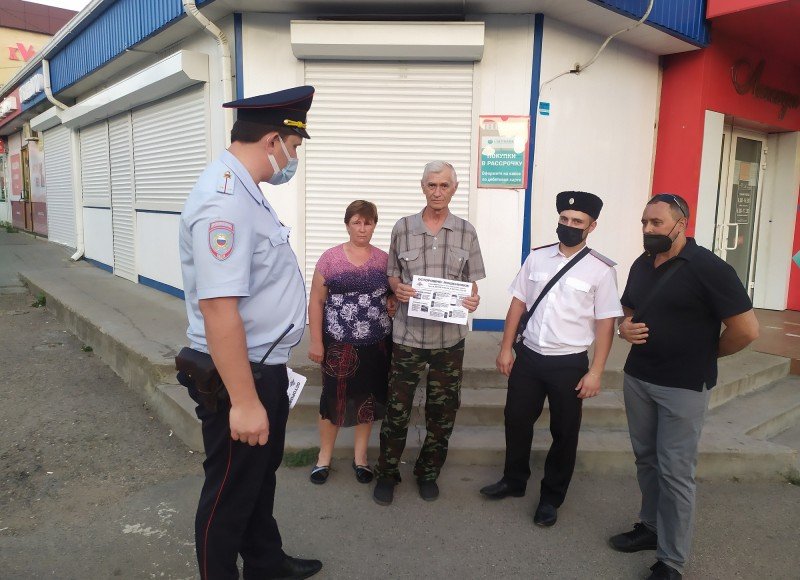 КРАСНОДАР. В Усть-Лабинске полицейские провели беседы с жителями района по профилактике мошенничества