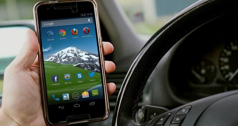 КРЫМ. Штраф за использование телефона за рулем авто предложили поднять до 10 тысяч рублей