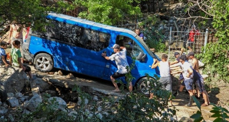 КРЫМ. Власти Крыма нашли деньги на компенсации владельцам «утонувших» автомобилей