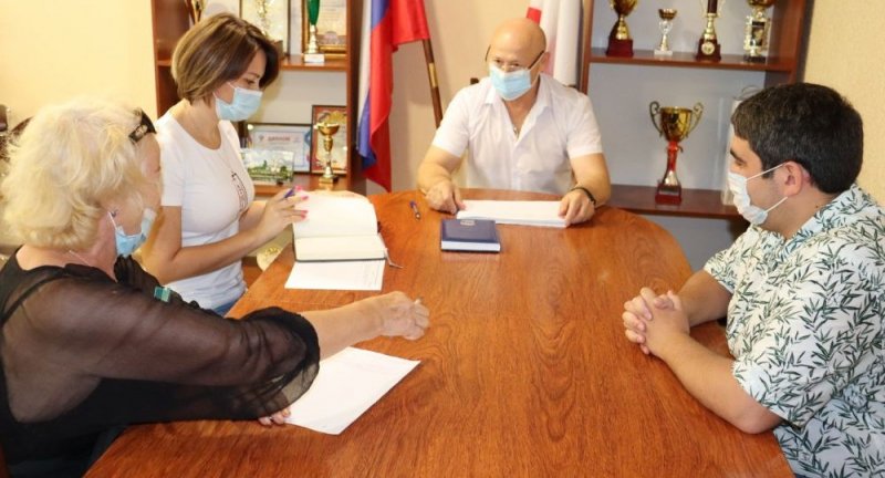 КРЫМ. Заместитель главы администрации Сакского района Владимир Сабивчак провёл очередной прием граждан