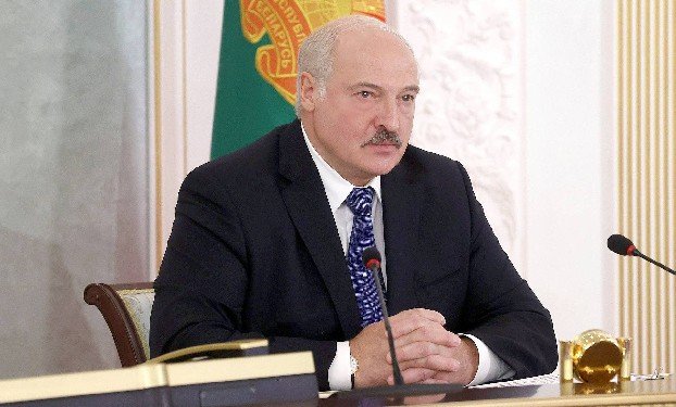 Лукашенко заявил, что "отряды самообороны" пытались подорвать узел связи ВМФ РФ в Вилейке