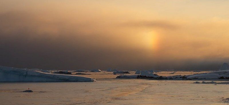 Полярники засняли в Антарктиде «ненастоящее солнце» и белую радугу