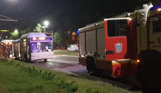 РОСТОВ. В Ростове на Таганрогской загорелся пассажирский автобус №65