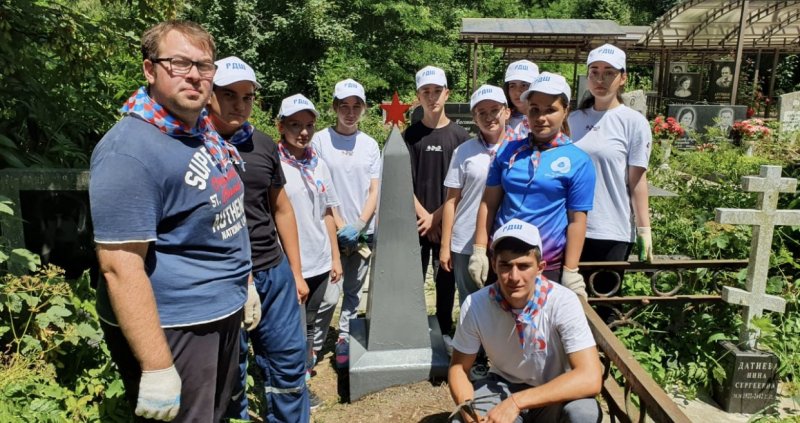С. ОСЕТИЯ. Добровольцы привели в порядок места захоронений участников ВОВ во Владикавказе